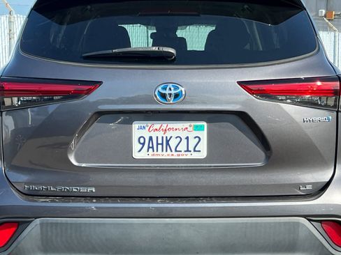 Used 2022 Toyota Highlander LE AWD/4WD image 21