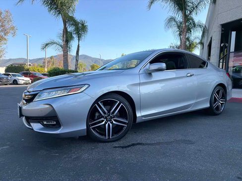Used 2017 Honda Accord Touring image 14