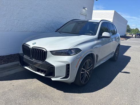 Used 2024 BMW X5 xDrive40i w/ M Sport Package AWD/4WD image 12