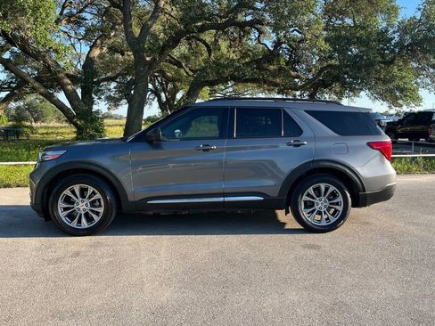 Used 2022 Ford Explorer XLT w/ Equipment Group 202A RWD image 8