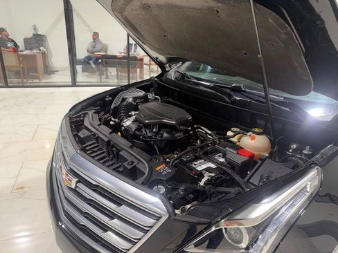 Used 2018 Cadillac XT5 Luxury w/ Driver Awareness Package FWD image 36