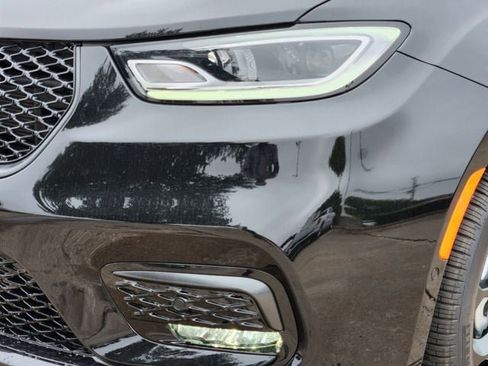 New 2026 Chrysler Pacifica Limited FWD image 5