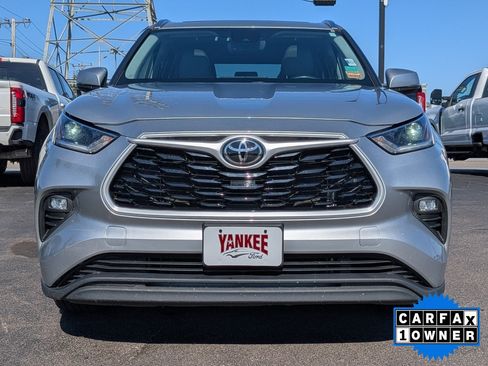 Used 2021 Toyota Highlander XLE AWD/4WD image 9