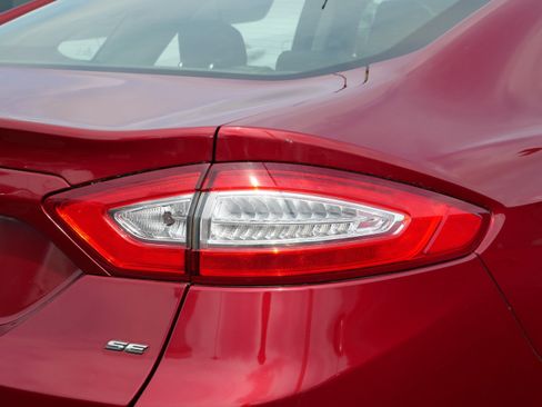 Used 2016 Ford Fusion SE FWD image 8