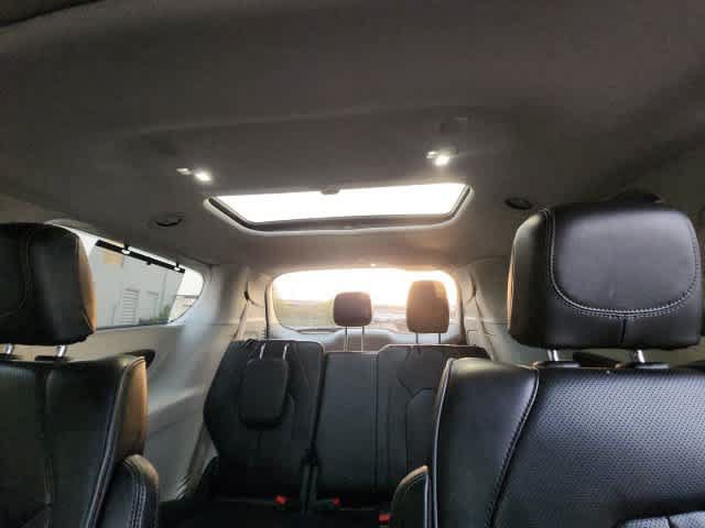 Used 2020 Chrysler Pacifica Limited FWD image 30