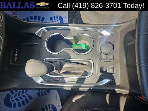 Certified 2023 Chevrolet Traverse LT FWD image 19