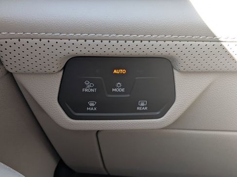 New 2026 Volkswagen Atlas SE FWD image 23
