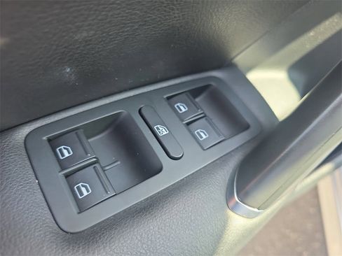 Used 2019 Volkswagen Passat 2.0T Wolfsburg w/ Wheels & Sunroof Package image 18