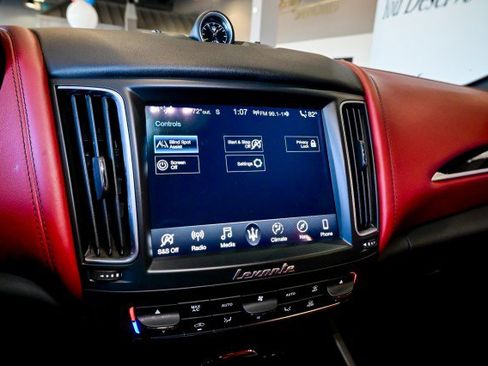 Used 2020 Maserati Levante image 38