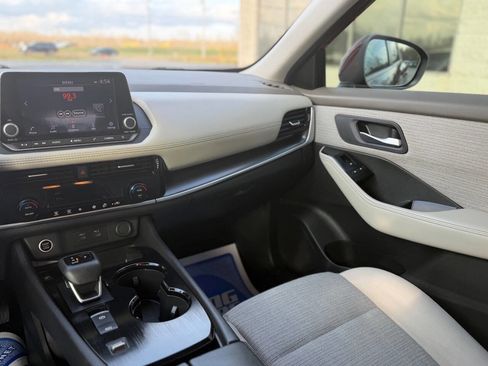 Used 2022 Nissan Rogue SV image 16