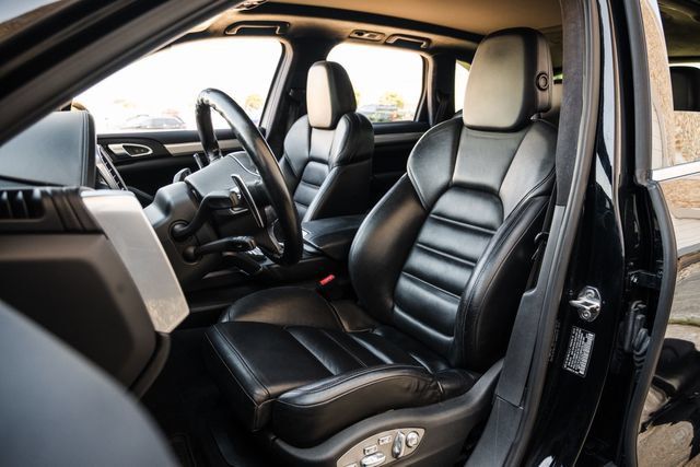 Used 2012 Porsche Cayenne Turbo AWD/4WD image 4