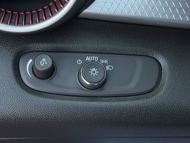 New 2026 Chevrolet Trax RS w/ Sunroof Package FWD image 17