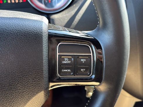 Used 2017 Dodge Grand Caravan SXT w/ Rear Park Assist Package FWD image 19