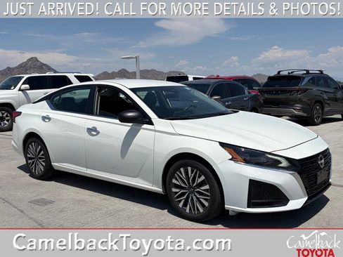Used 2025 Nissan Altima 2.5 SV FWD image 1
