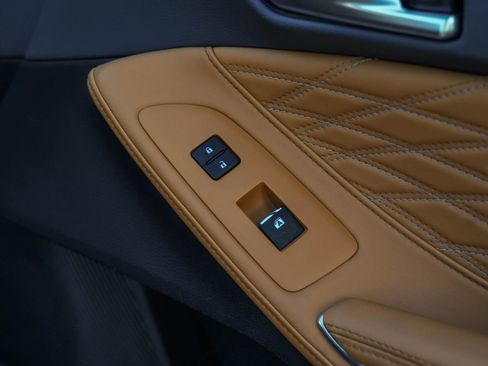 Used 2019 Toyota Avalon Limited image 24