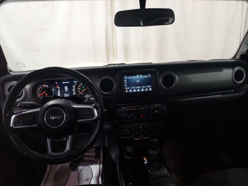 Used 2021 Jeep Wrangler Unlimited Sahara w/ Cold Weather Group AWD/4WD image 9