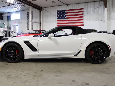 Used 2016 Chevrolet Corvette Z06 w/ 3LZ Preferred Equipment Group RWD image 3