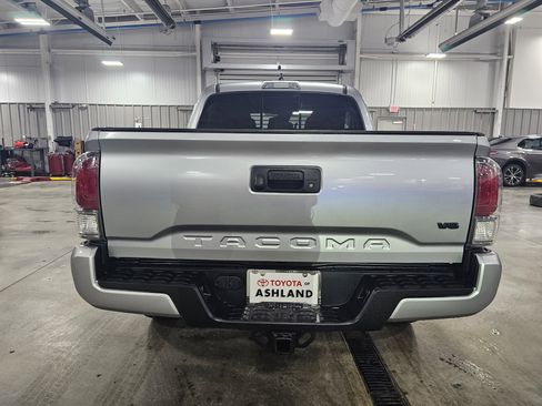 Used 2022 Toyota Tacoma TRD Sport image 6