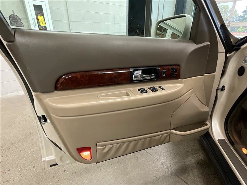 Used 2001 Lincoln LS RWD image 9