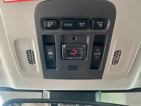 Used 2022 Toyota Camry XSE FWD image 28