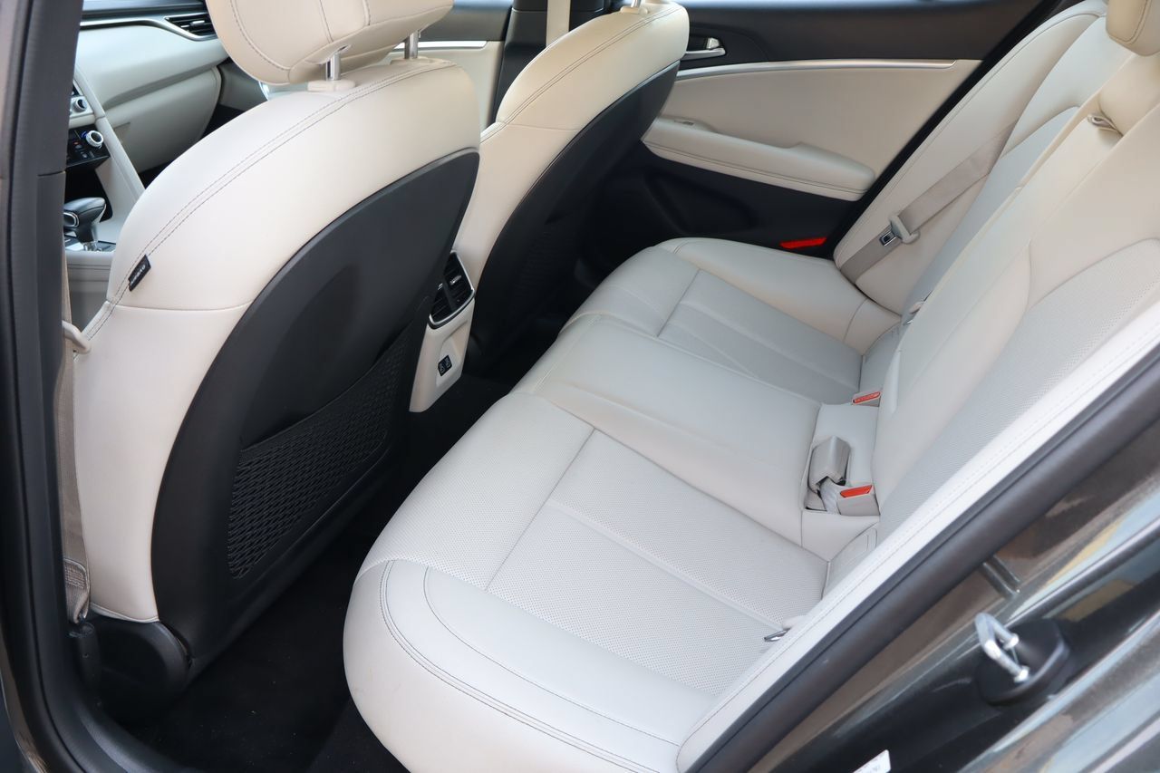 Used 2025 Genesis G70 2.5T RWD image 5