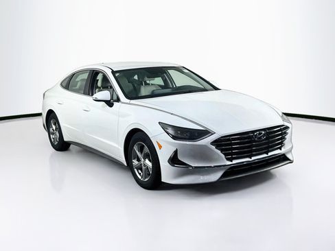 Used 2023 Hyundai Sonata SE FWD image 3