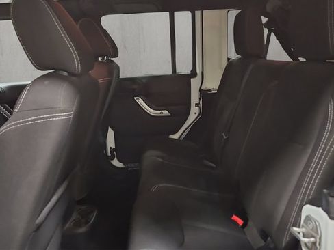 Used 2015 Jeep Wrangler Unlimited Sahara w/ Connectivity Group AWD/4WD image 24