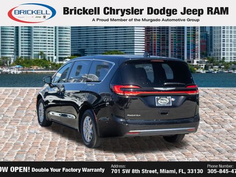 New 2025 Chrysler Pacifica Select FWD image 7