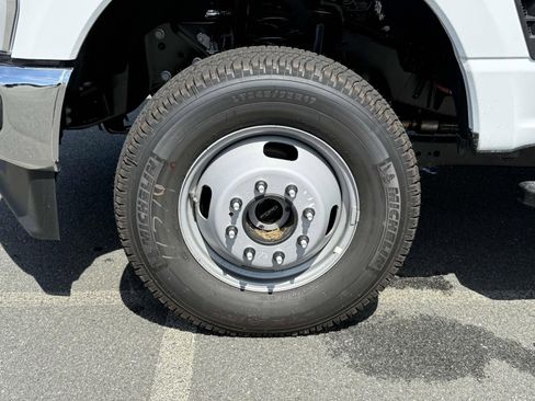 New 2025 Ford F350 XL w/ XL Chrome Package image 7