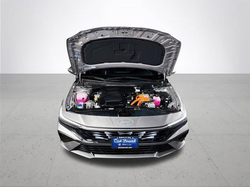 Used 2025 Hyundai Elantra Hybrid FWD image 21