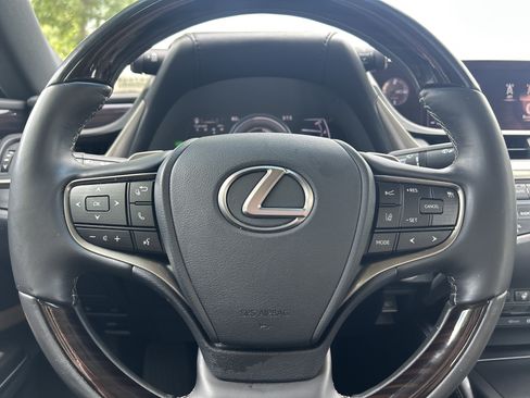Used 2019 Lexus ES 300h w/ Premium Package FWD image 17