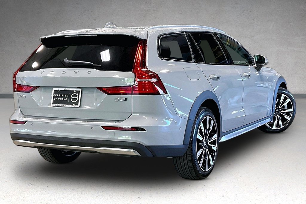 New 2026 Volvo V60 B5 Cross Country Ultra w/ Protection Package Premier AWD/4WD image 7