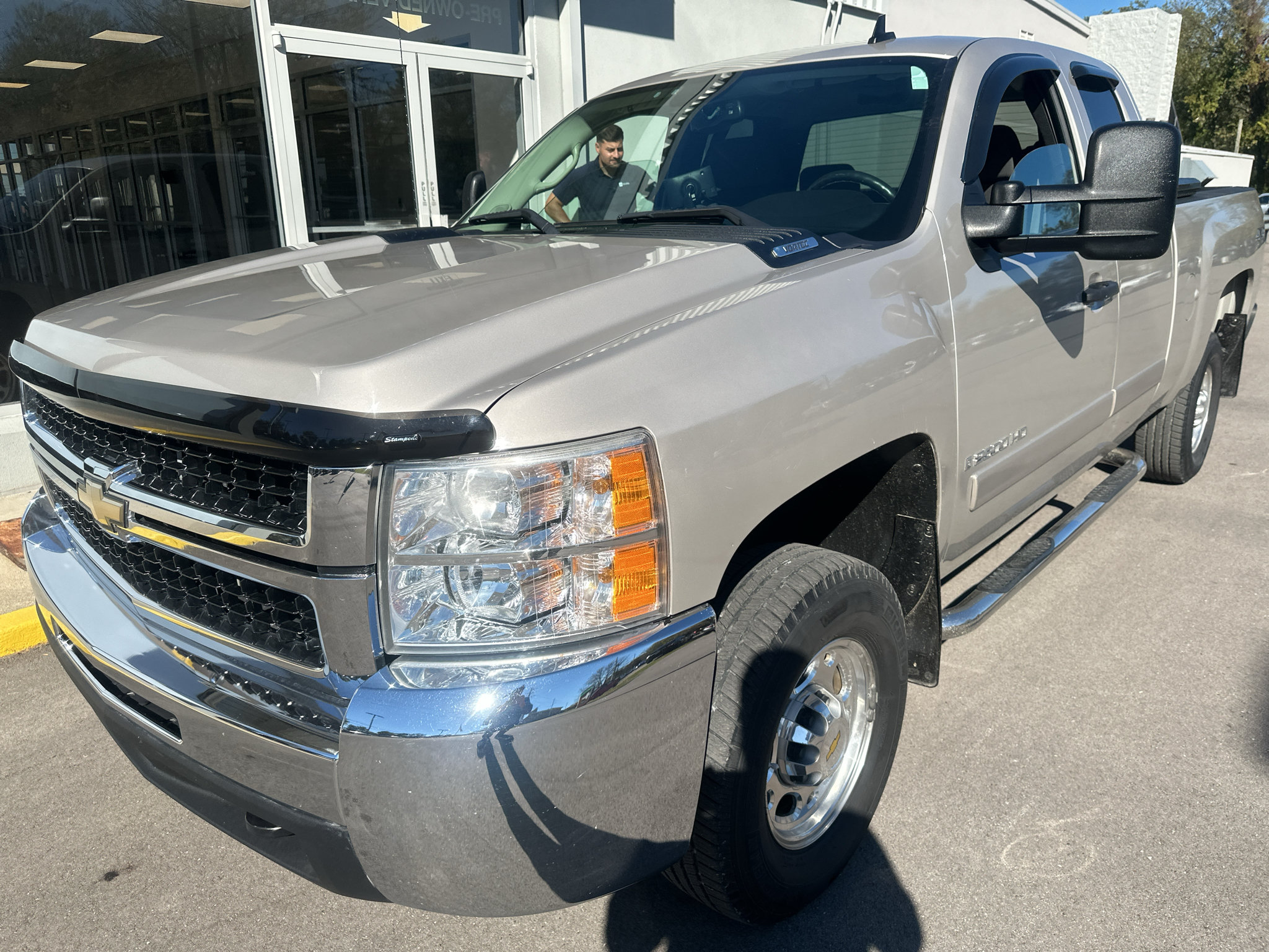 Used 2008 Chevrolet Silverado 2500 LT w/ Snow Plow Prep Package AWD/4WD image 3