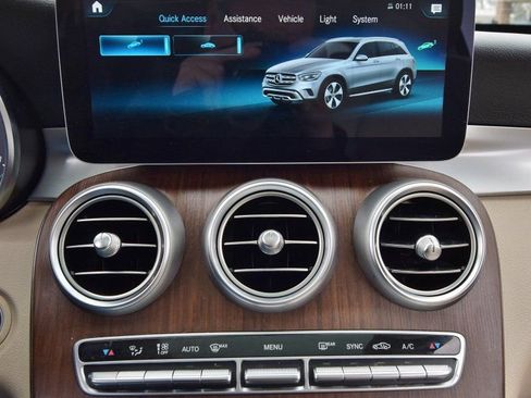 Used 2022 Mercedes-Benz GLC 300 4MATIC w/ Premium Package Lite image 27