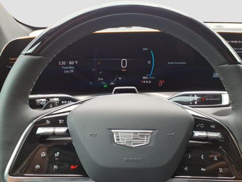 New 2027 Cadillac Vistiq Sport w/ LPO, Floor Liner Package AWD/4WD image 15