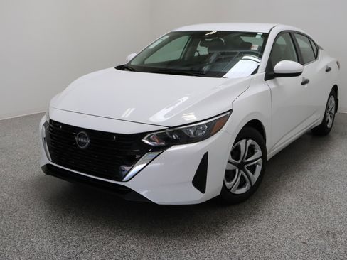 Used 2025 Nissan Sentra S FWD image 2