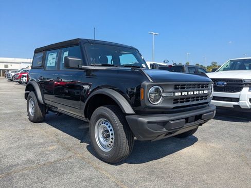 New 2025 Ford Bronco 4-Door image 2