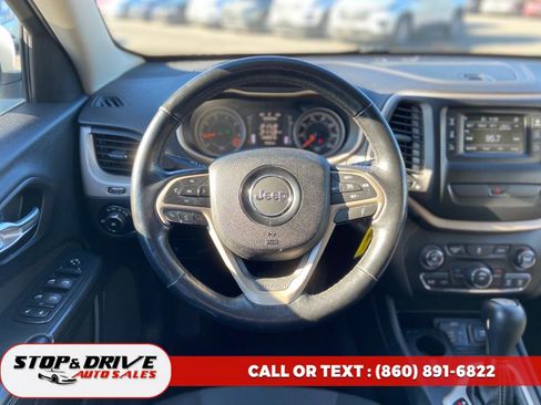 Used 2015 Jeep Cherokee Latitude w/ Cold Weather Group image 13