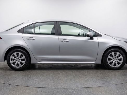 Used 2025 Toyota Corolla LE FWD image 11
