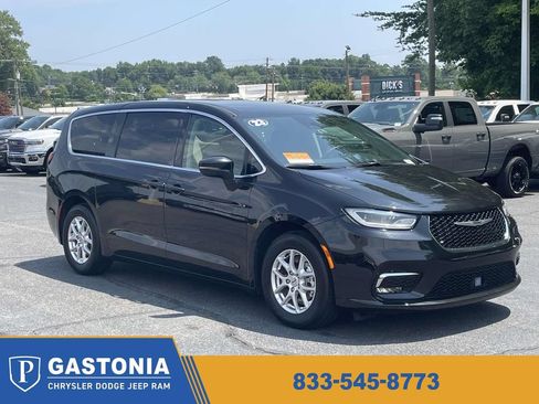Certified 2023 Chrysler Pacifica Touring-L FWD image 1