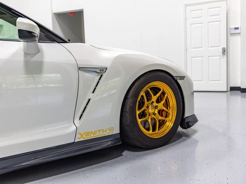 Used 2017 Nissan GT-R Premium w/ Premium Interior Package AWD/4WD image 31