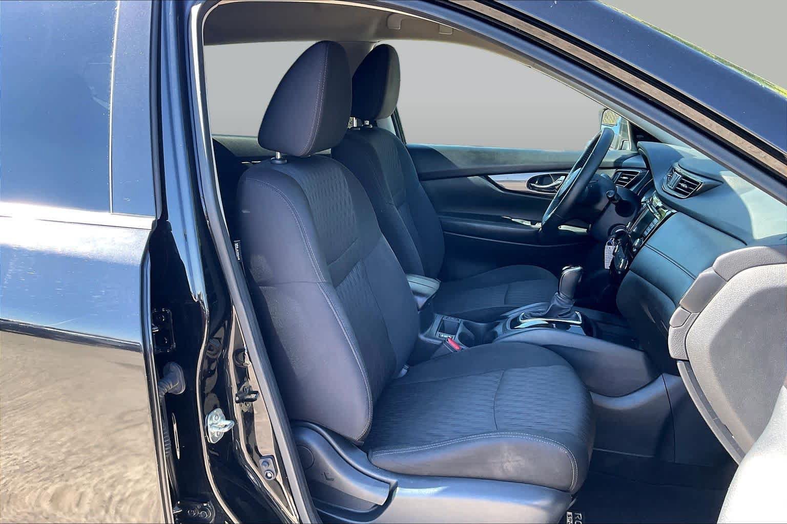 Used 2020 Nissan Rogue S w/ Special Edition Package FWD image 9