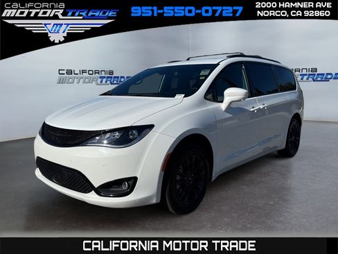 Used 2020 Chrysler Pacifica Touring-L image 1