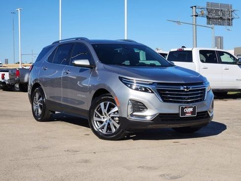 Used 2024 Chevrolet Equinox Premier image 2