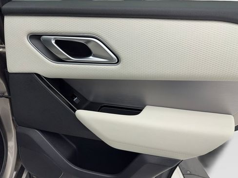 Used 2023 Land Rover Range Rover Velar R-Dynamic S image 47