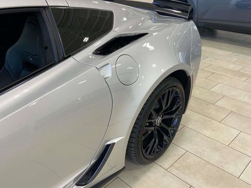 Used 2015 Chevrolet Corvette Z06 w/ 3LZ Preferred Equipment Group image 11