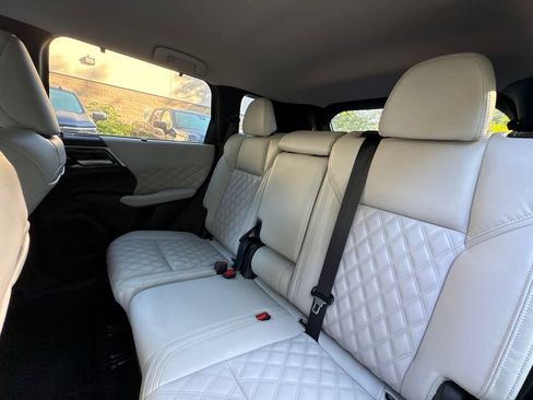 Used 2024 Mitsubishi Outlander SEL AWD/4WD image 27