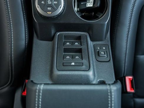 New 2025 Ford Bronco Outer Banks w/ Sasquatch Package image 39