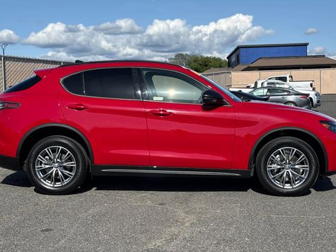 Used 2024 Alfa Romeo Stelvio Sprint image 2