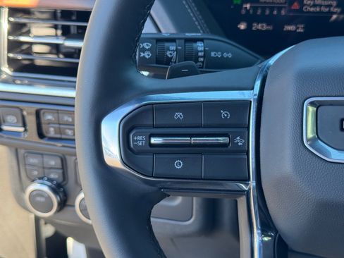 Used 2025 GMC Yukon XL Denali image 21